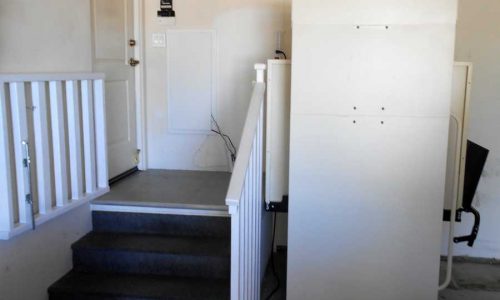 Exterior Vertical Platform Lift for mobile home wheelchair entry