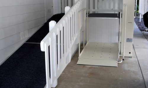 Exterior Vertical Platform Lift for wheelchair mobile home entry