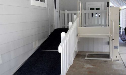 Exterior Vertical Platform Lift for wheelchair mobile home entry