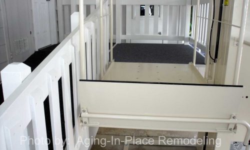 Exterior Vertical Platform Lift for wheelchair mobile home entry