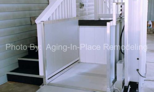 Exterior Vertical Platform Lift for wheelchair mobile home entry